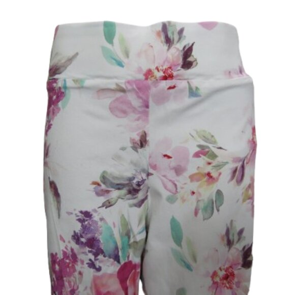 Laura Plus White Floral Capri Pants - Picture 2 of 5